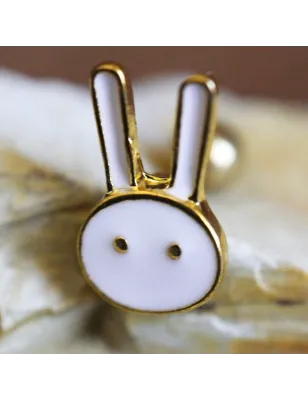 Piercing cartilage plaqué or lapin