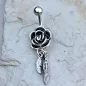 Piercing nombril rose noire