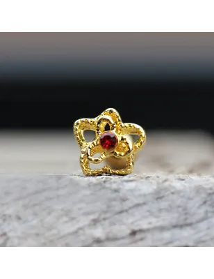 Piercing cartilage plaqué or fleur en étoile