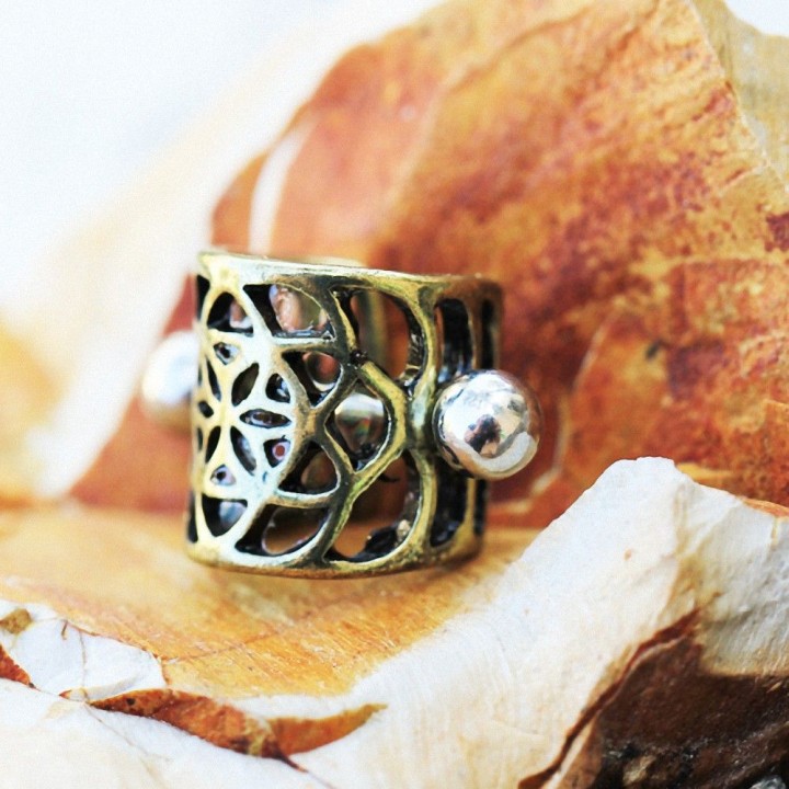 Piercing cartilage manchette pentagramme floral