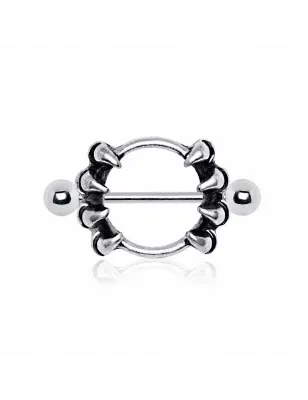 Piercing téton gothique griffes
