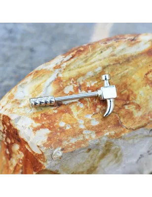 Piercing téton en forme de marteau