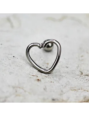 Piercing cartilage en forme de coeur