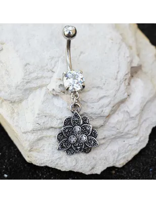 Piercing nombril fleur de lotus