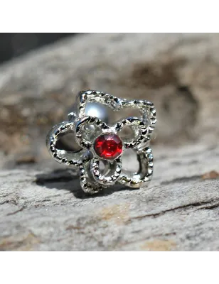 Piercing cartilage hélix fleur étoile