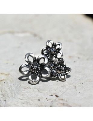 Piercing cartilage hélix triple fleur