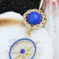 Piercing nombril plaqué or roue de navire bleue