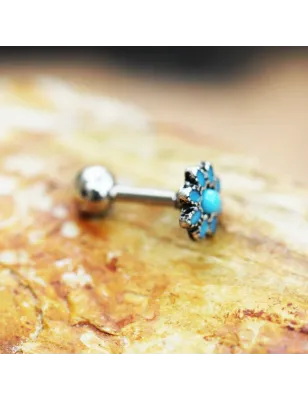 Piercing cartilage hélix fleur turquoise