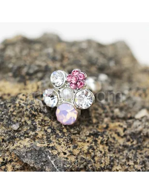 Piercing cartilage hélix fleur sauvage