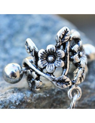 Piercing cartilage hélix manchette floral