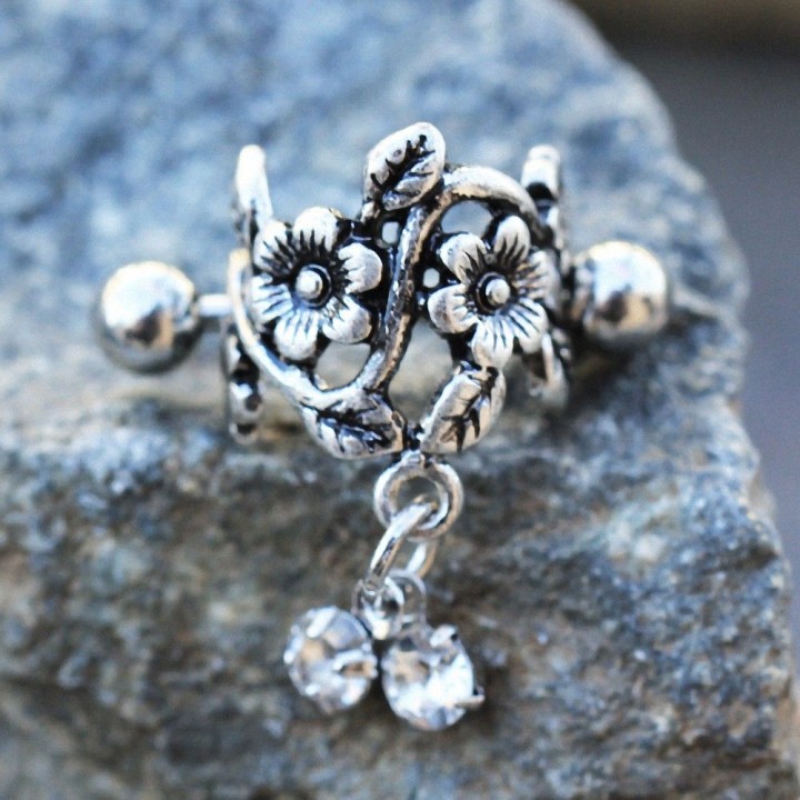 Piercing cartilage hélix manchette floral