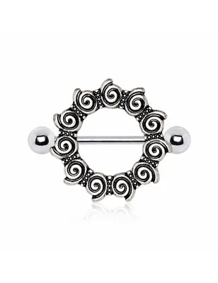 Piercing téton bouclier tribal spirales
