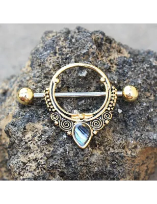 Piercing téton plaqué or bouclier orné nacre