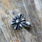 Piercing cartilage oreille fleur