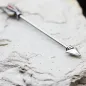 Piercing oreille industriel flèche tribale
