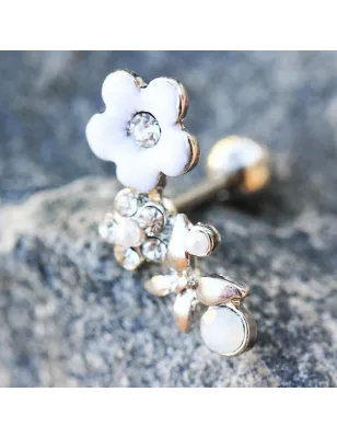 Piercing cartilage hélix champ de fleurs