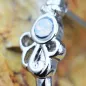 Piercing nez demi-cercle noeud et opale blanche