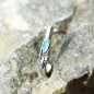 Piercing nez demi-cercle plume turquoise