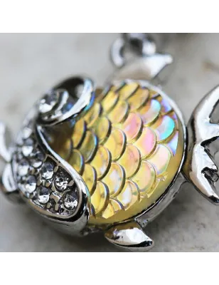 Piercing nombril poisson écailles dorées