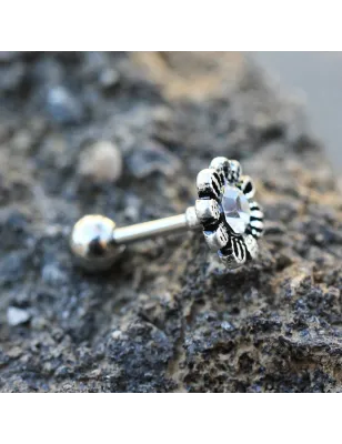 Piercing oreille cartilage hélix marguerite