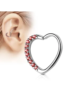 Piercing cartilage daith coeur strass rouges