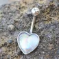 Piercing nombril coeur holographique