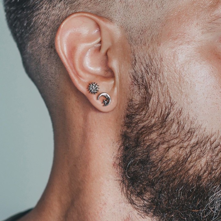 Piercing cartilage hélix soleil tribal