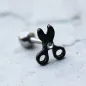 Piercing oreille cartilage en forme de ciseaux