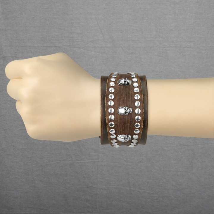 Bracelet homme en cuir marron trois skulls clous