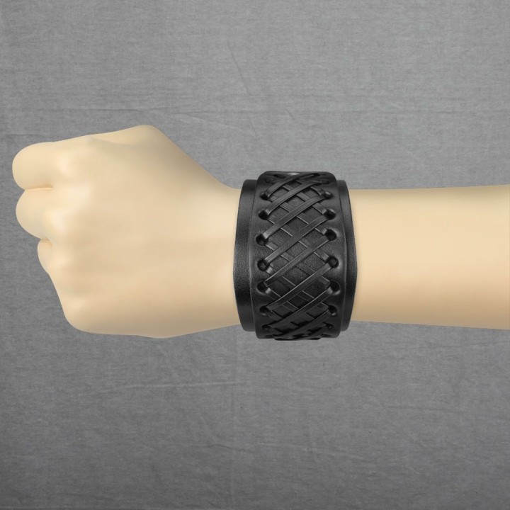 Bracelet homme en cuir noir noué de croix