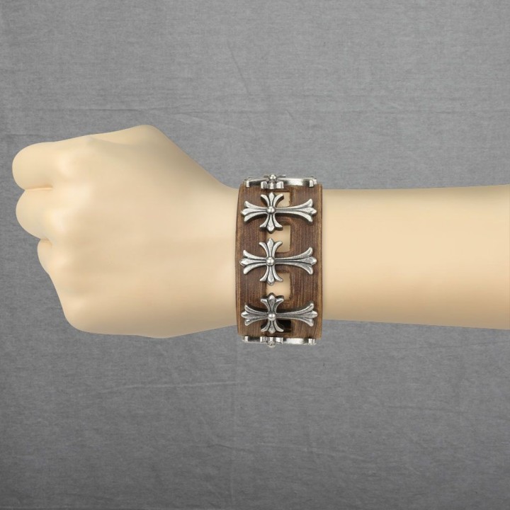 Bracelet homme en cuir marron avec cinq croix celtiques