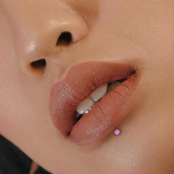 Piercing labret Bioflex Téflon pierre lumineuse rose