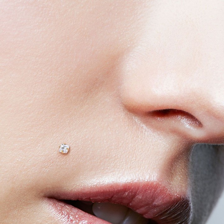 Piercing labret Bioflex Téflon strass carré embout doré
