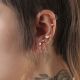 Double piercing cartilage oreille chaine étoile