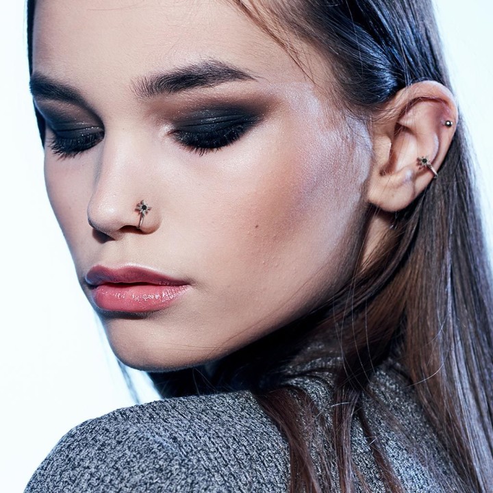 Piercing nez anneau étoile strass noir