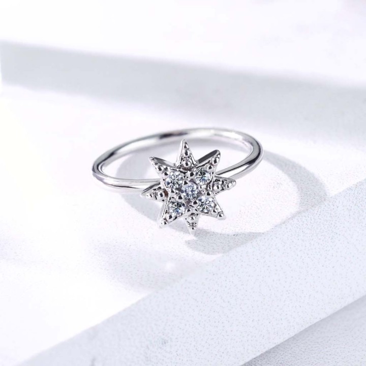 Piercing nez anneau étoile pavée de strass