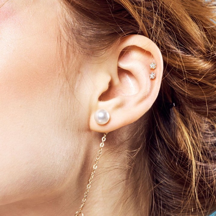 Piercing cartilage hélix doré strass étoile blanc