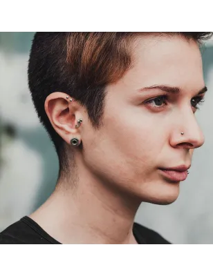 Piercing cartilage hélix serpent siffleur