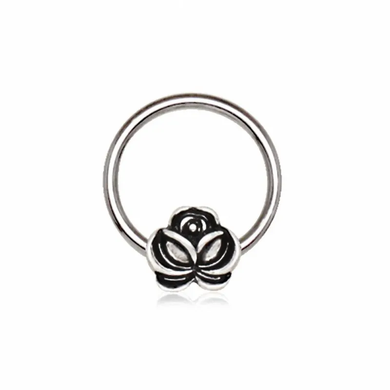 Piercing anneau captif fleur antique