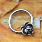 Piercing anneau captif fleur antique