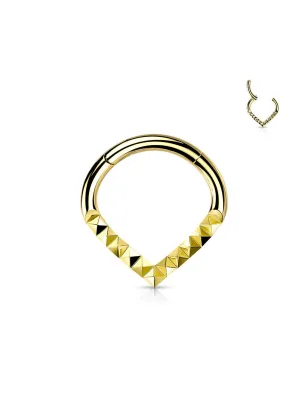 Piercing oreille anneau segment acier doré chevrons pyramides