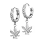 Paire boucles d'oreille anneaux plaqué platine feuille cannabis strass Paire boucles d'oreille anneaux plaqué platine feuille cannabis strass