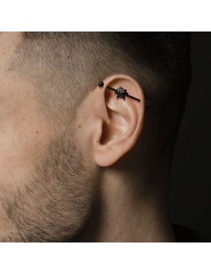 Piercing industriel oreille toile araignée