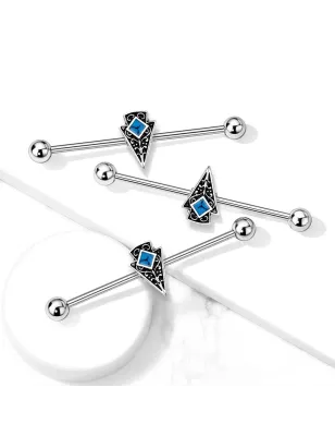 Piercing industriel oreille flèche tribale