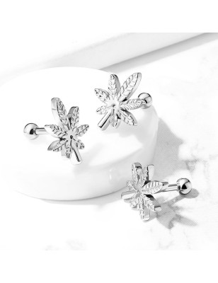 Piercing cartilage hélix feuille de cannabis