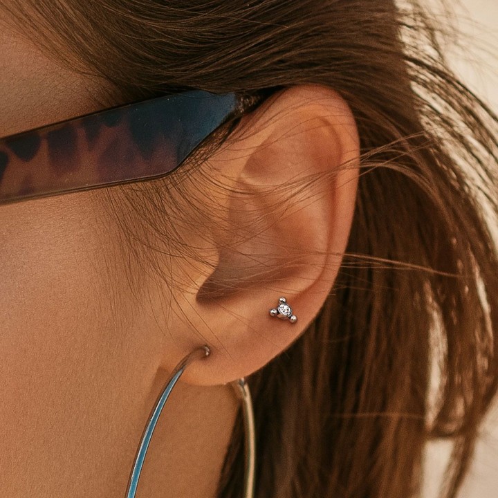 Piercing cartilage hélix argenté cristal billes