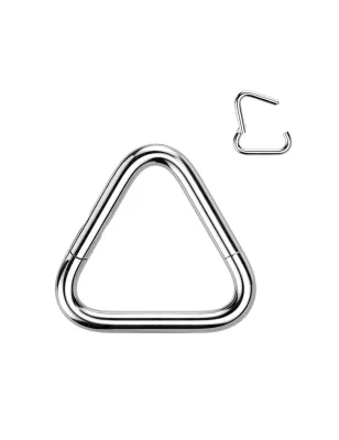 Piercing oreille anneau segment titane argenté triangle