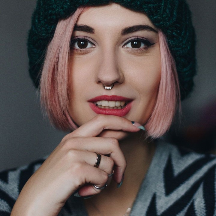Piercing anneau segment acier noir trois zircons