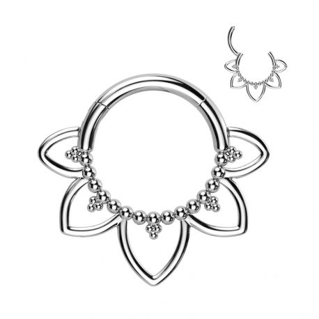 Piercing anneau segment titane argenté coeurs perlés (oreille, daith, septum)
