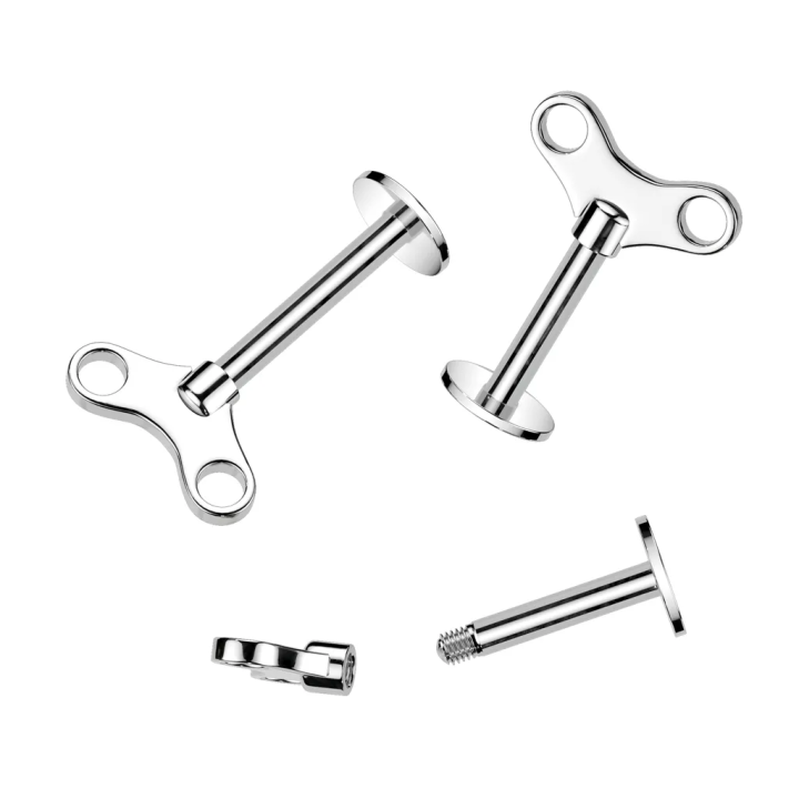 Piercing labret steampunk clé mécanique en acier